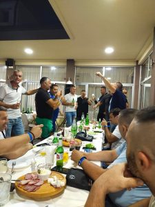 Read more about the article ПРВО МУЗИЧКО ВЕЧЕ НА ДРУГИМ СИНДИКАЛНИМ ИГРАМА ВОЈНОГ СИНДИКАТА ГВОЗДЕНИ ПУК У ВРЊАЧКОЈ БАЊИ