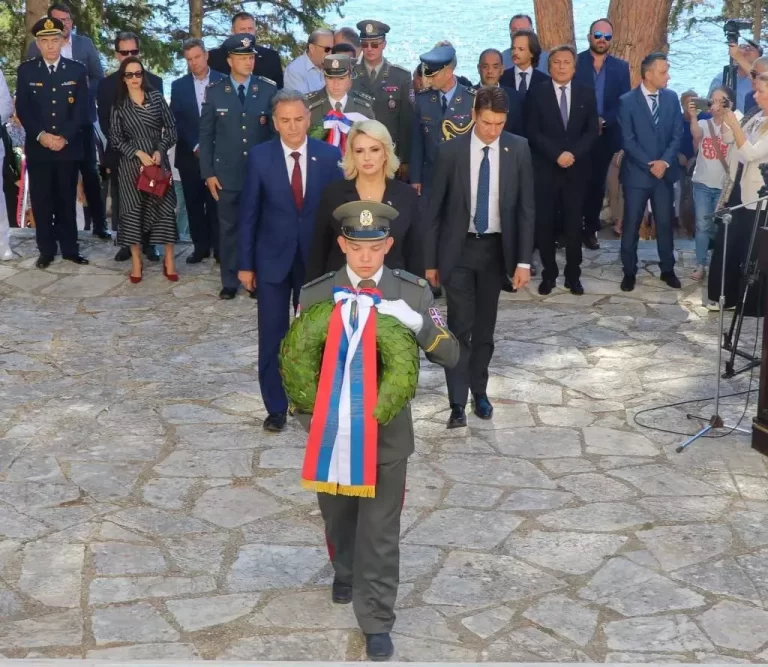 Read more about the article Централна државна комеморативна свечаност одавања почасти и полагања венаца поводом 106. година од искрцавања српске војске на острва Крф и Видо
