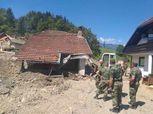 Read more about the article СРПСКИ ВОЈНИЦИ ПОМАЖУ НАРОДУ СЛОВЕНИЈЕ У САНАЦИЈИ ШТЕТЕ ОД ПОПЛАВА
