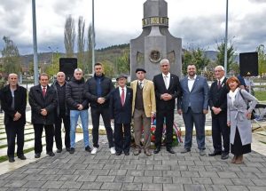 Read more about the article СА ЦЕРЕМОНИЈЕ ПОЛАГАЊА ВЕНАЦА НА СПОМЕНИК ГВОЗДЕНОМ ПУКУ У ПРОКУПЉУ