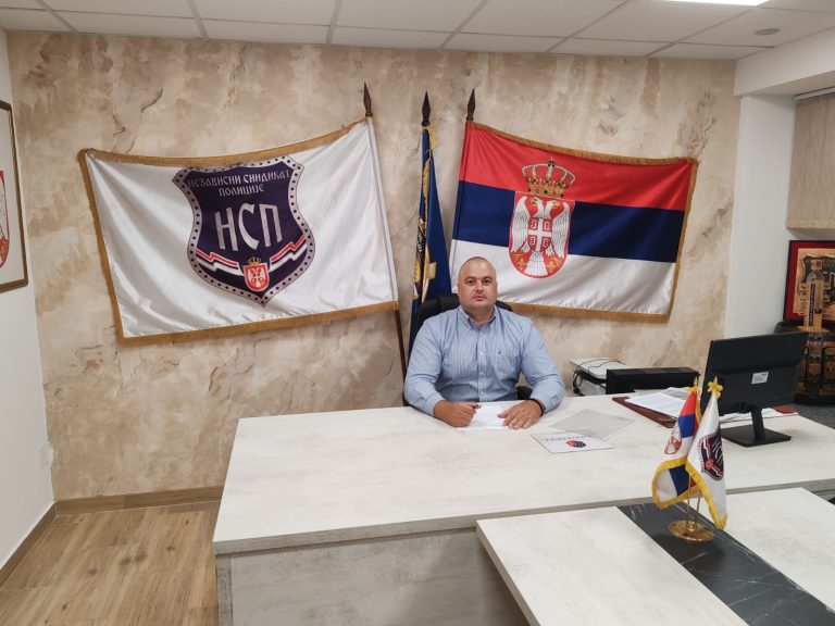 Read more about the article ЧЕСТИТАМО БРАТСКОМ НЕЗАВИСНОМ СИНДИКАТУ ПОЛИЦИЈЕ НА ПОТПИСИВАЊУ КОЛЕКТИВНОГ УГОВОРА СА ПОСЛОДАВЦЕМ