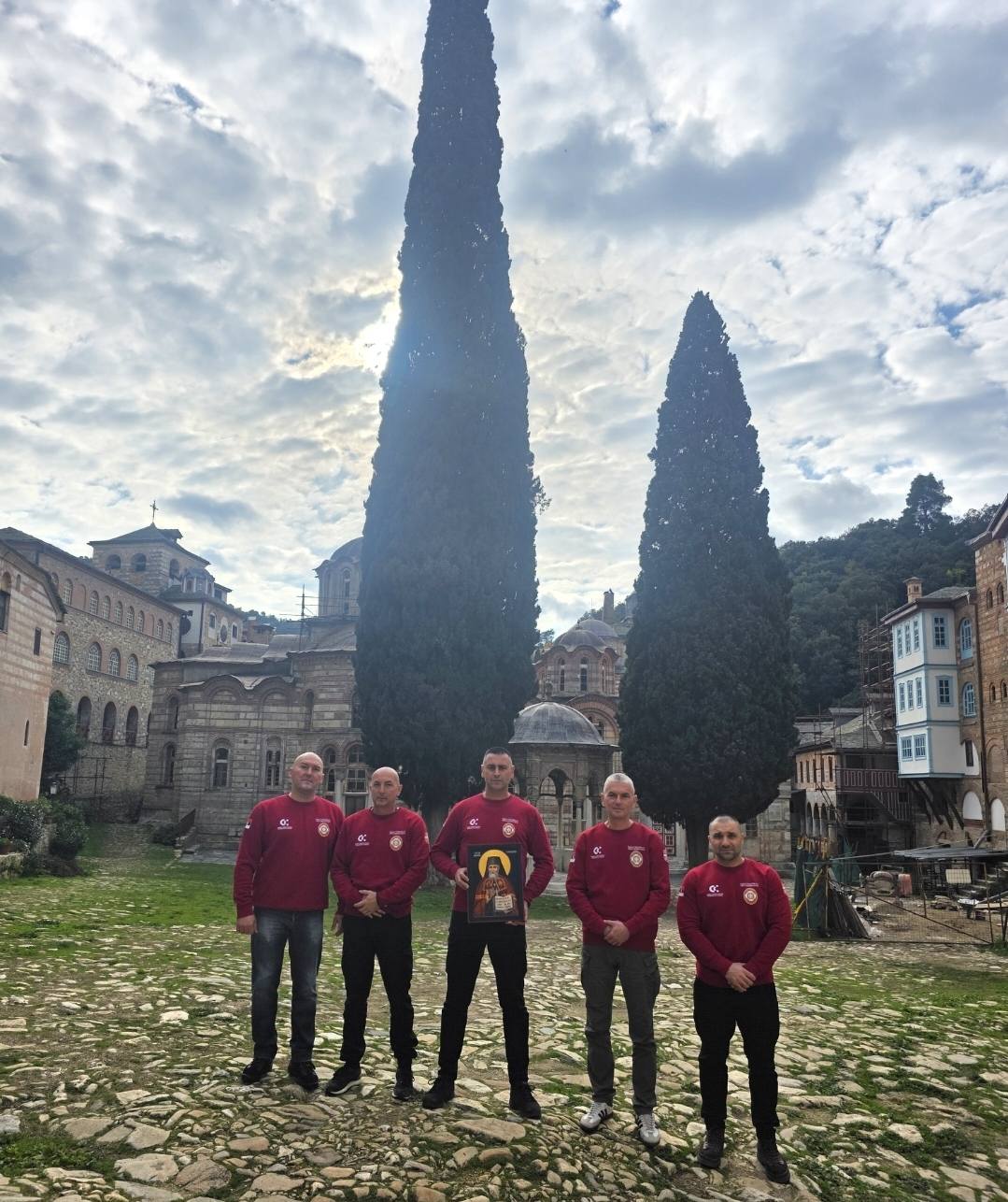 You are currently viewing БОРАВАК ПРЕДСТАВНИКА ВОЈНОГ СИНДИКАТА ГВОЗДЕНИ ПУК НА СВЕТОЈ ГОРИ И У МАНАСТИРУ ХИЛАНДАР