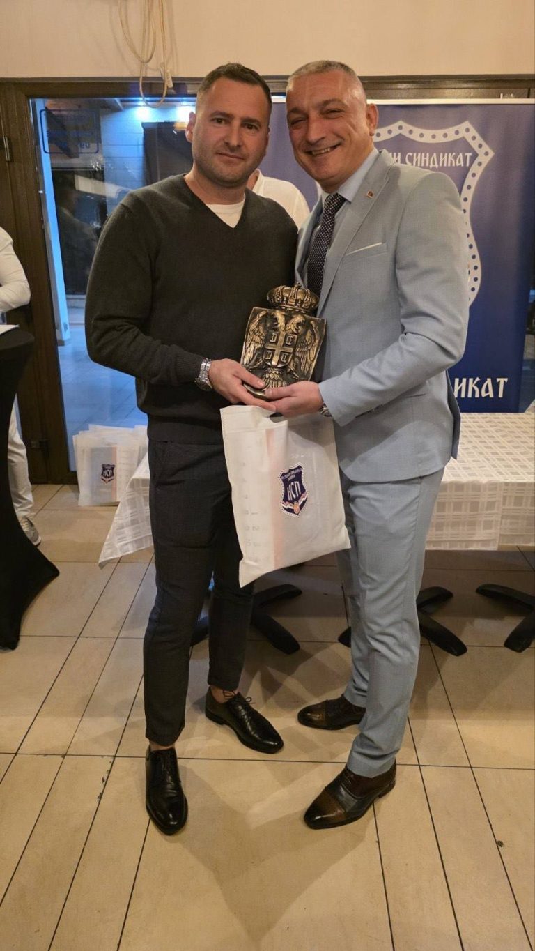 Read more about the article ПРЕДНОВОГОДИШЊИ КОКТЕЛ НЕЗАВИСНОГ СИНДИКАТА ПОЛИЦИЈЕ – КЦ ЗАЈЕЧАР