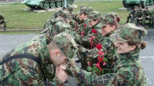 Read more about the article ВАШ ВОЈНИ СИНДИКАТ ГВОЗДЕНИ ПУК ВАМ ЧЕСТИТА 8.МАРТ